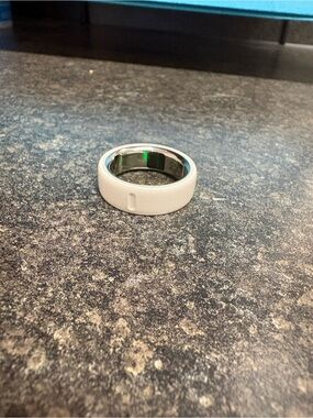 Oura Ring 4 Ceramic Cloud White